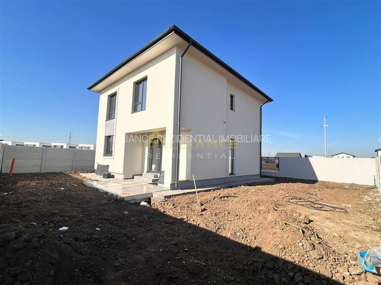 Casa Individuala de vanzare - Teren 350 mp | 4 camere - 3 bai - 5