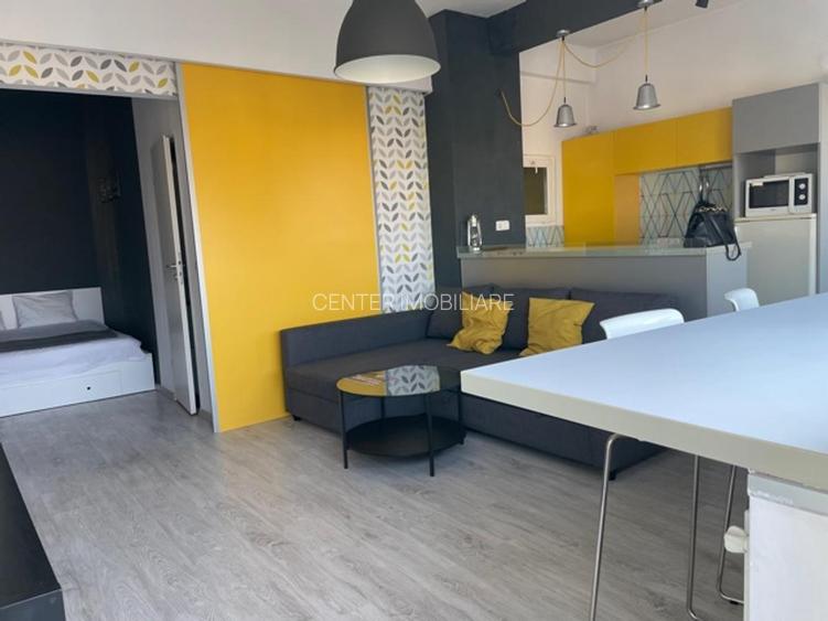 Piata Romana, 2 camere cu vedere superba, terasa deschisa, centrala proprie - 5