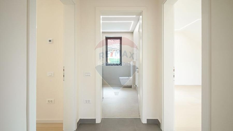 La poalele Tâmpei — vilă contemporană în Schei - 19