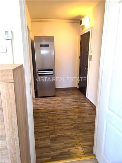 Apartament 2 camere luminos, loc de parcare. Se afla la 5 minute de Coresi.Zona - 5