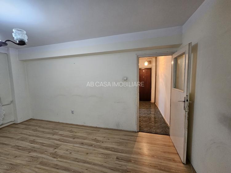 Apartament 3 camere, etaj intermediar, Piața Victoriei, comision 0% - 9