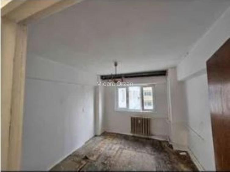 Dorobanti (stradal), reper  ASE, ap 4 camere, etaj 3/10, bloc 1980 - 9