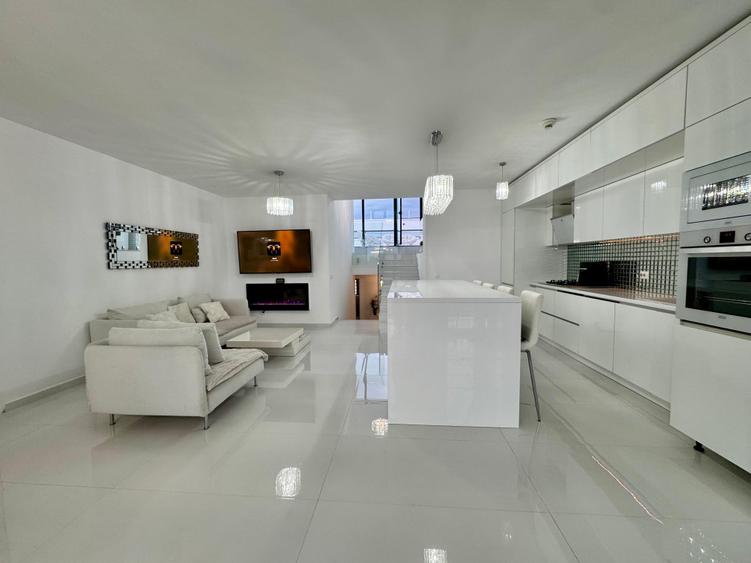 Triplex 246 mp Terasa 63 mp  Vedere lac  2 Parcari  Poseidon Residence