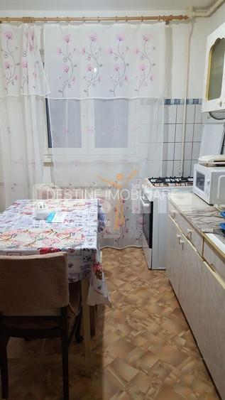 APARTAMENT 3 CAMERE DECOMANDAT