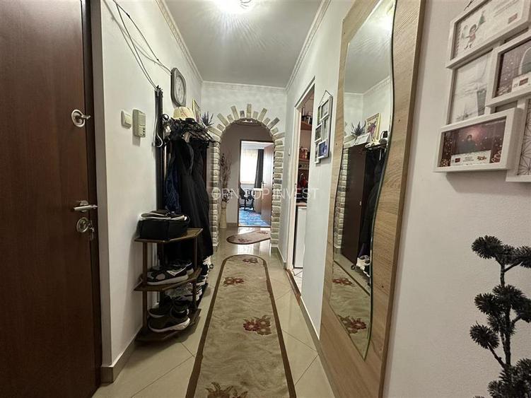 Apartament 3 camere decomandat zona Vasile Aaron - 4