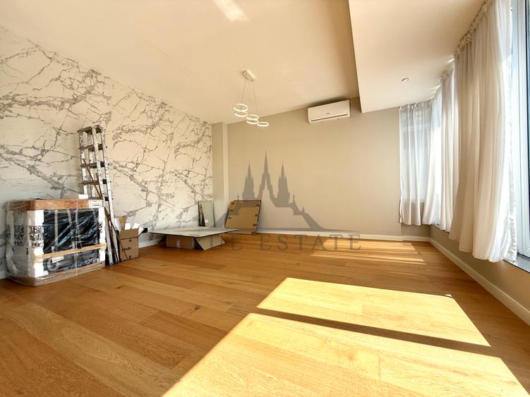 Penthouse cu vedere spectaculoasa catre Lac