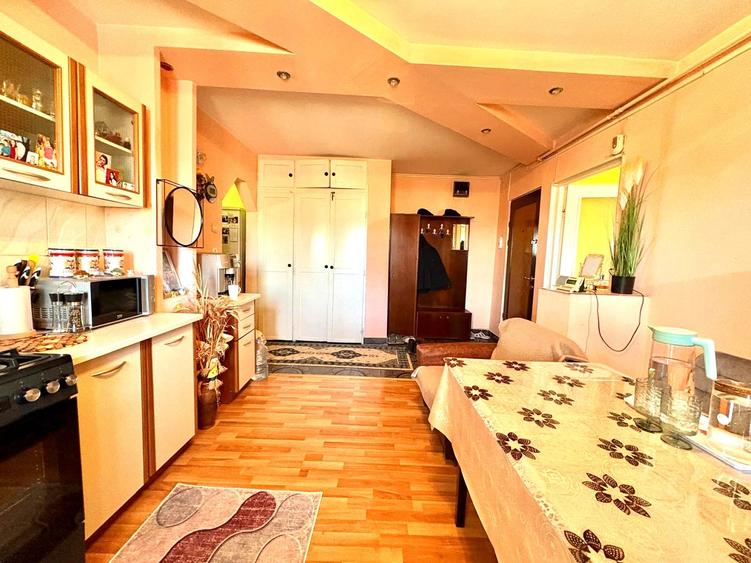 Apartament 3 camere 70mp zona Unitatea Militara 75.000eur neg