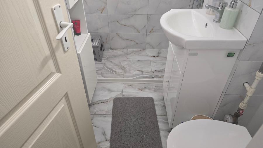 Vand apartament 2 camere in Deva, zona Piata Centrala, decomandat, parter inalt