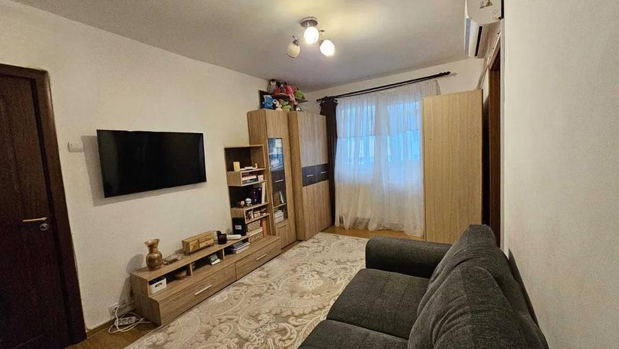 Apartament cu 3 camere, etajul 3/4, zona Alexandru cel Bun