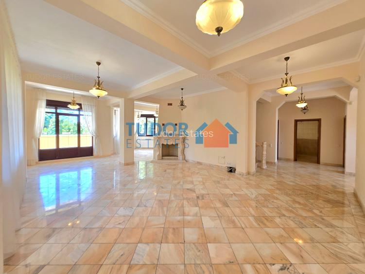 Elegant 10-Bedroom Mansion with Private Pool & Landscaped Garden - 2