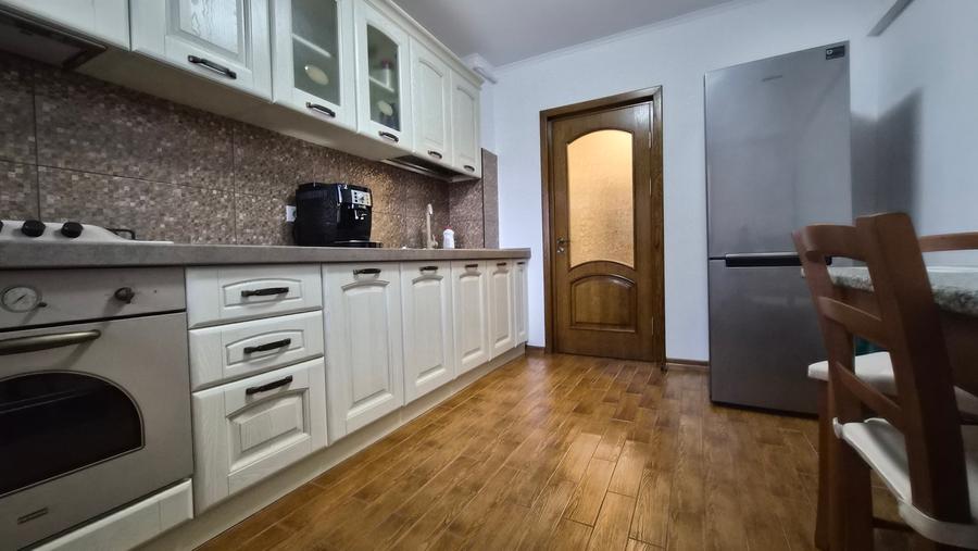 Capitol - ap 3 cam , et 2/4 , renovat integral (mobilat si utilat complet)