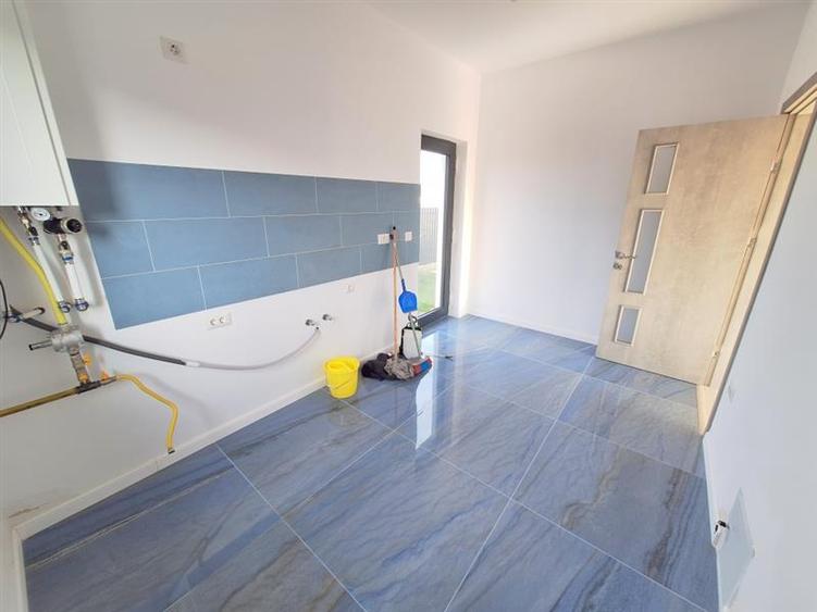 Casa parter, 72 mp, teren 270 mp, 3 camere, zona Hemeius