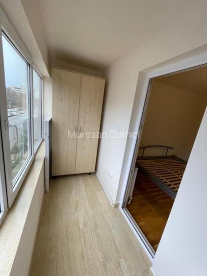 Inchiriez ap. 2 camere, minim 2 ani, renovat, garaj, et.2, lift, balcon 12 mp. - 6