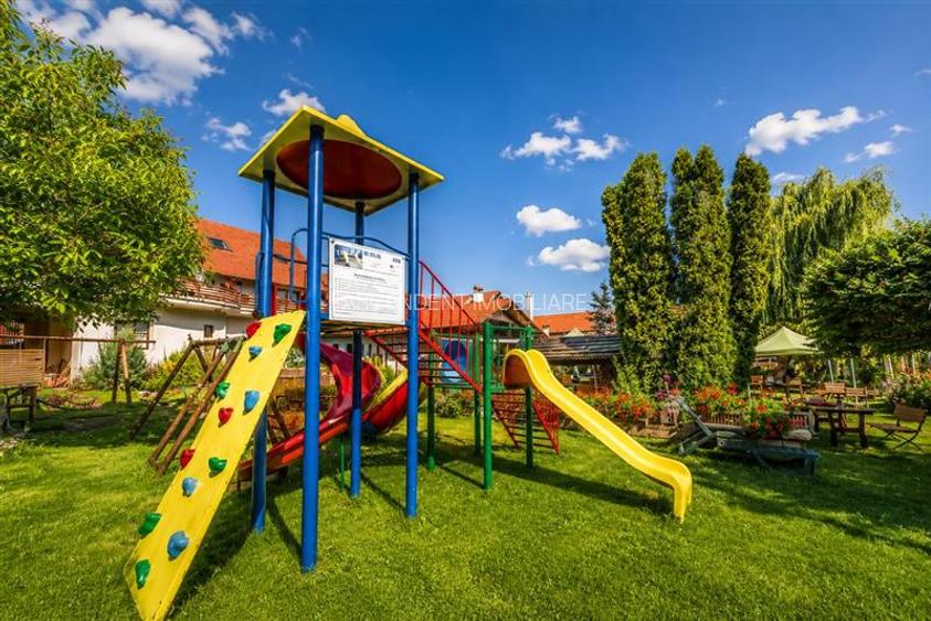 Hotel 3* + Pensiune 4*, piscina, teren tenis, 6.200mp parc privat +, Sanpetru, B - 13