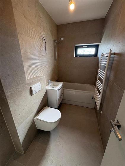 Apartament de vanzare cu 3 camere Tractorul