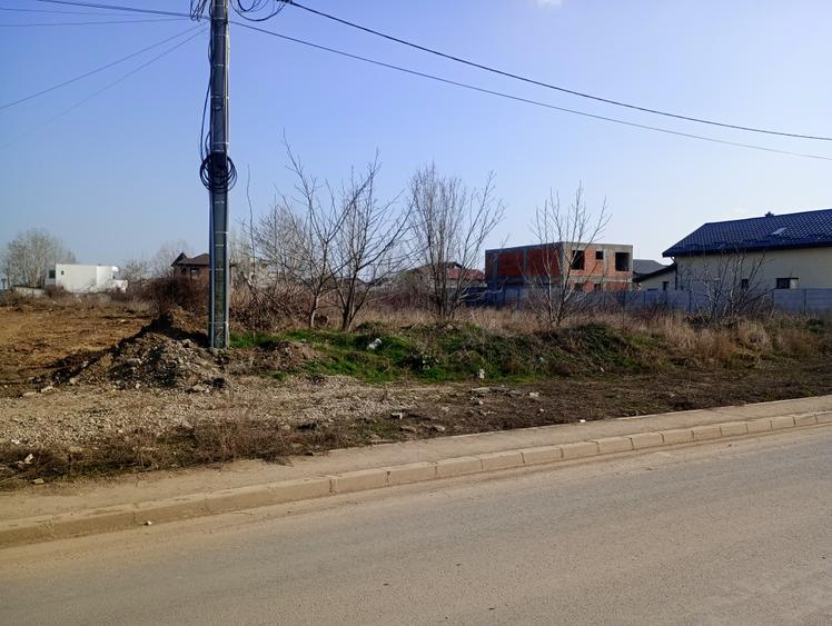 TEREN DE VANZARE 650mp  str. RASCOALEI - stradal, dubla deschidere