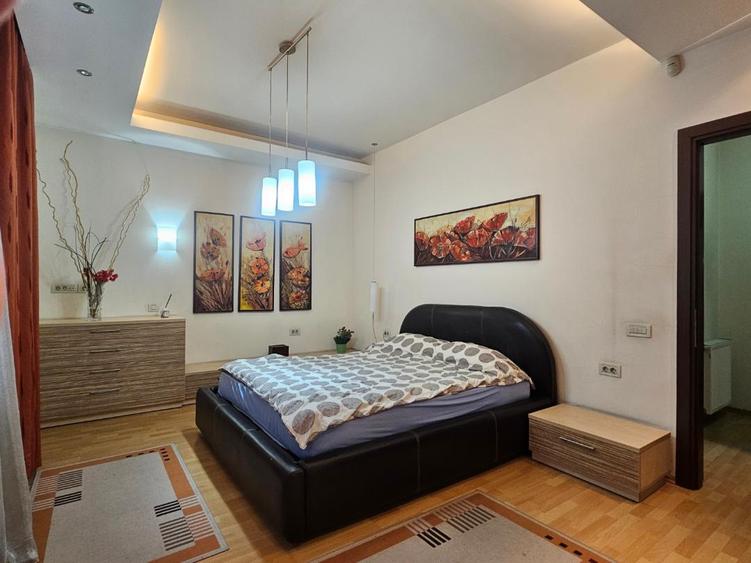 Baneasa - vila 2006, 10 camere, 5 bai, garaj și curte liberă 710 mp!