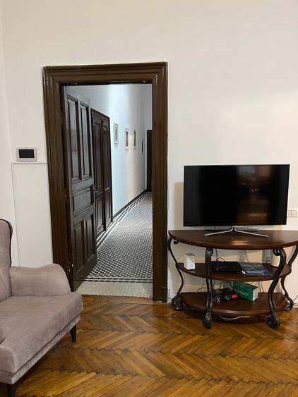 “Vila interbelica cu arhitectura deosebita, curte individuala, 420 mp teren”