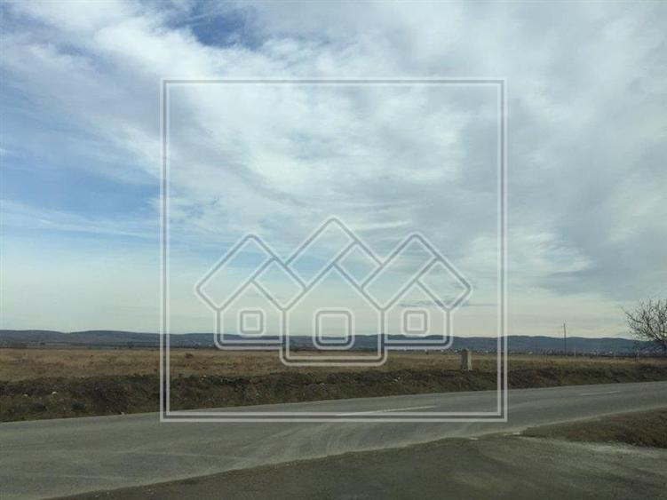 Teren de 10000 mp in zona Calea Surii Mici - deschidere la DJ143B
