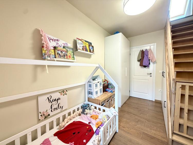 Apartament spatios, 3 camere, pod amenajat, zona centrala Dumbravita