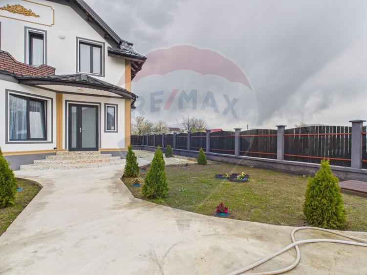 Casă / Vilă cu 5 camere de vânzare