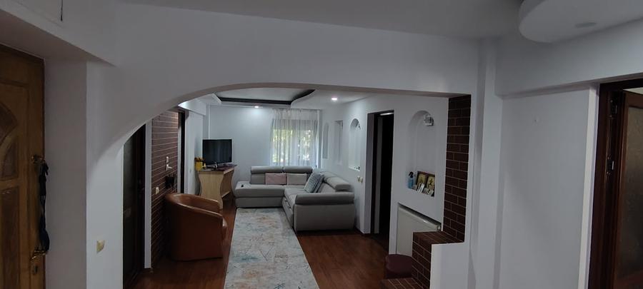 Apartament 4 camere la str.Primaverii+spatiu amenajat separat