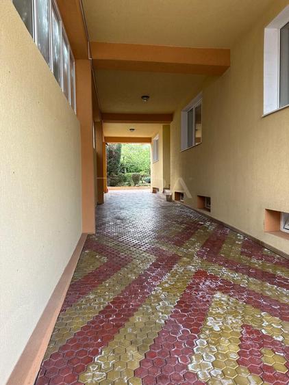 Vilă de închiriat în Gruia – spațiu generos, ideal pentru business.