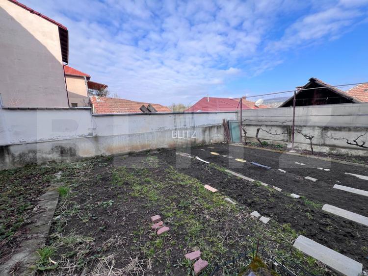 Casa de inchiriat, 7 camere, 230 mp + 415 mp teren, garaj - Gruia - 2