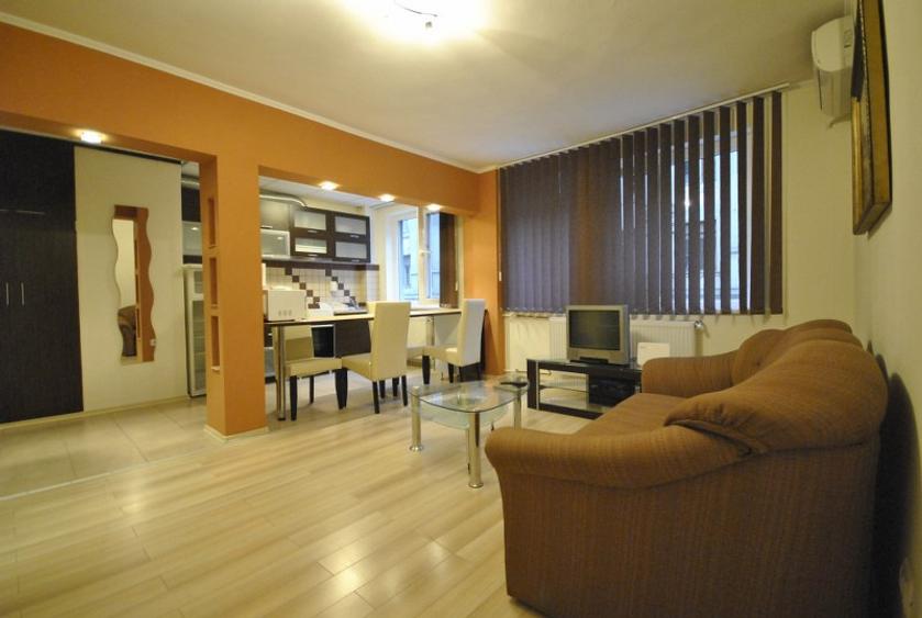 Ultracentral - Apartament 2 Camere -Curte - Parcare