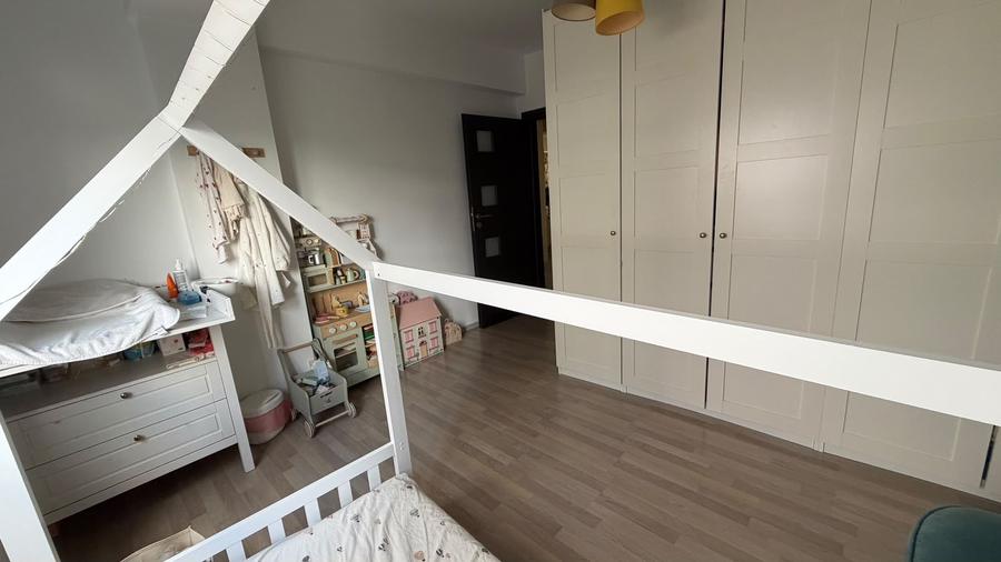 Apartament 3 camere cu 3 balcoane loc de parcare bloc nou Compozitorilor