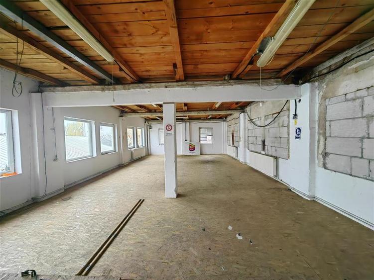 Hala de 300 mp - central - in zona Parneava