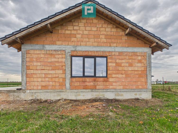 Casa nouă la roșu în Zimandcuz