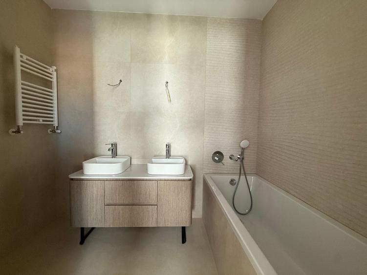 Vanzare Apartament 3 camere - 123 mp - Zona VItan - Bloc nou