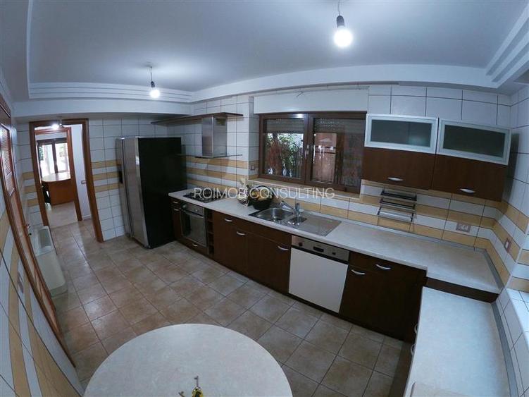Vila 2.700mp, Paradisul Verde, cu piscina si padure proprie - 7