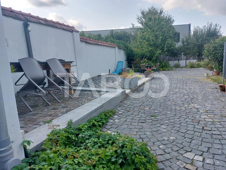 Casa de vanzare 3 camere 2 bucatarii 3 bai teren 340 mp Cisnadie