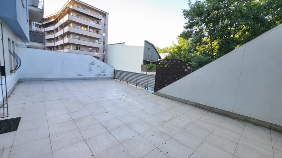 Apartament cu terasă spectaculoasă și garaj subteran