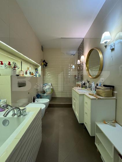 Apartament cu 3 camere, 97 mp, etaj intermediar, decomandat, zona Centrala