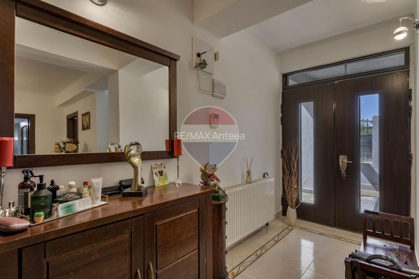Vilă renovată P+1+M  | Foișor vitrat, grădină și jacuzzi - 29