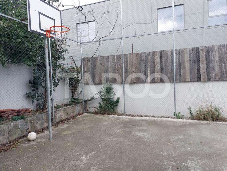 Casa de vanzare 3 camere 2 bucatarii 3 bai teren 340 mp Cisnadie