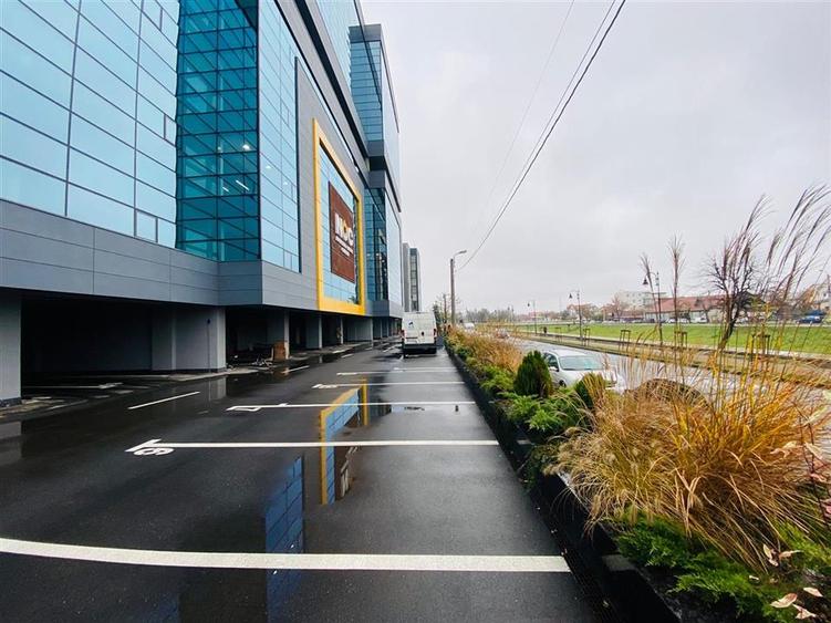 Spatii birouri semicentru, Podul de Piatra, Noc, de la 40mp la 1000mp