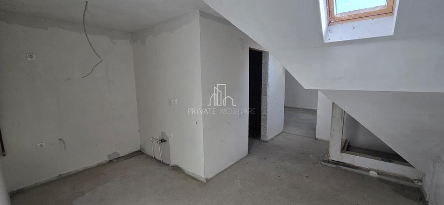 Apartament 4 Camere, Bloc Nou/Mansarda, P-ta Republicii, 7 Noiembrie