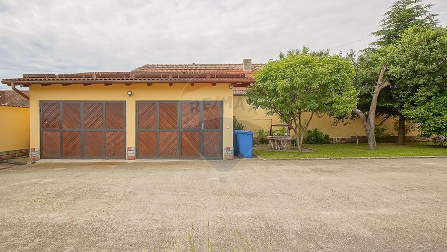 VILA SANNE – 10 camere, teren 1300 mp, Hălchiu