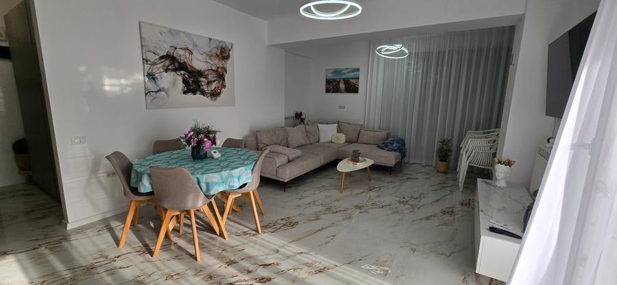 Frontal Mamaia N  2 Camere  Mobilat Si Utilat  Primul La  Plaja  Parcare  Subsol