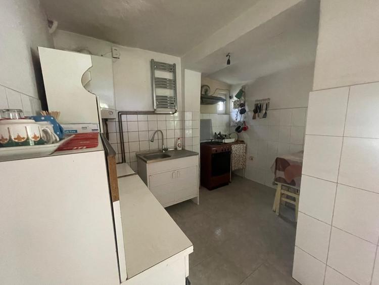 Casa parter, cu 4 camere, 140 mp, teren 1000 mp, zona Simnicul de Jos
