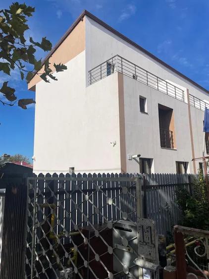 Vila curte/ sector 4/p+2/mobilat sau nemobilat/ prima inchiriere
