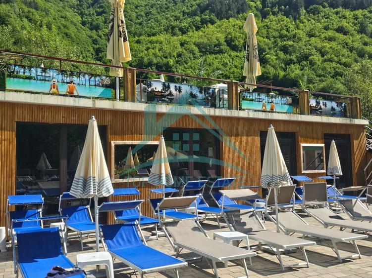 De vanzare, cabana turistica cu restaurant, piscina , si spatiu de cazare!