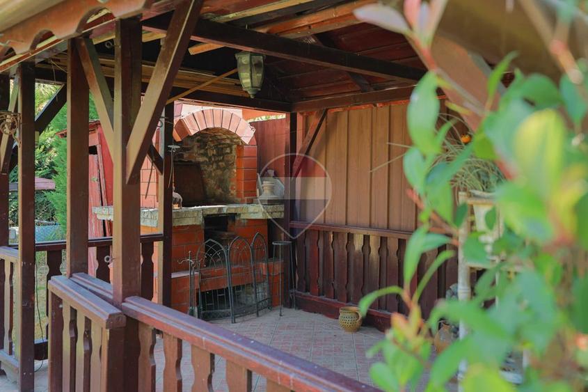 Casă zona Horea, cu apartament separat, grădină amenajată și garaj