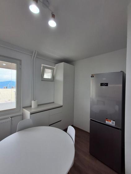 Apartament 3 camere zona centrala, complet utilat si mobilat