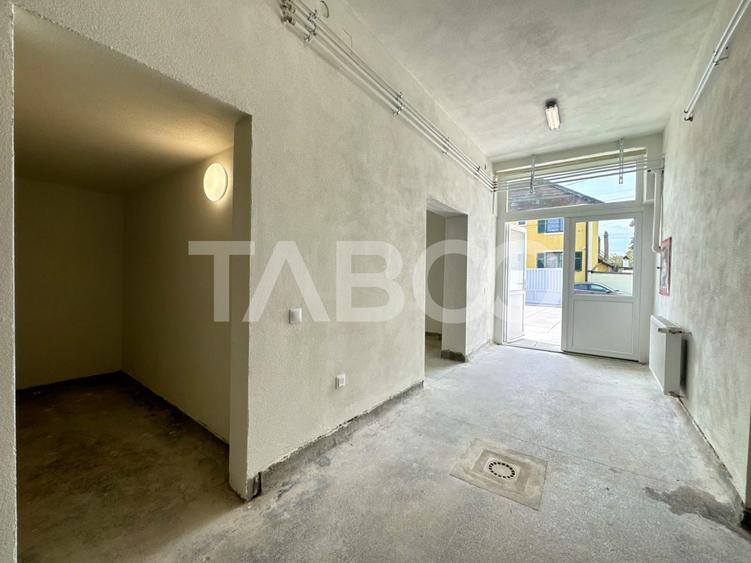 De inchiriat fabrica de productie cu birouri si parcari in Sibiu