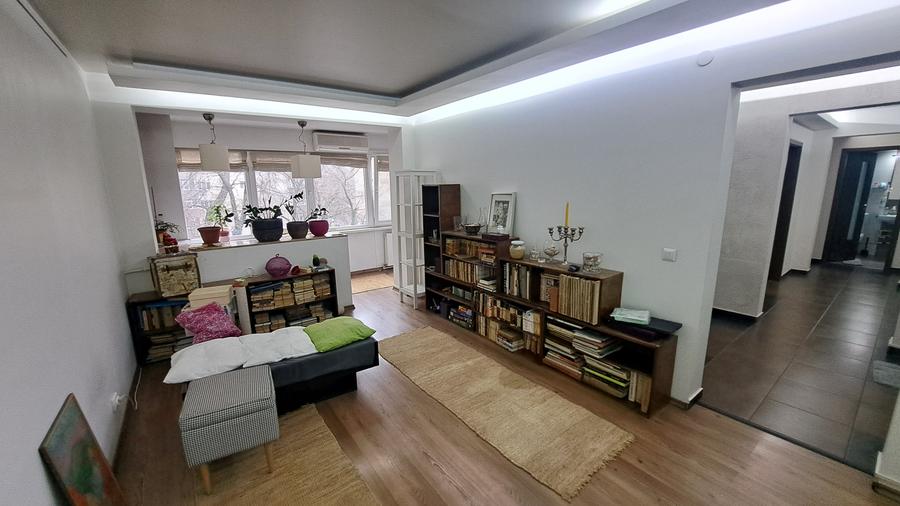 Apartament 3 camere, renovat, poziție retrasă (nu la bulevard) – Metrou 500 m